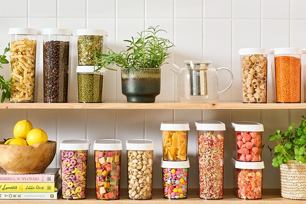 SmartStore Flip kuiva-ainepurkit hyllyllä